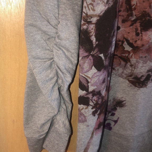 Vera Wang sweatshirt - Picture 3 of 5